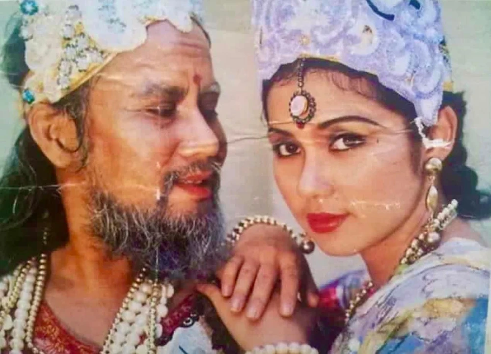 Nghệ sĩ, nhà giáo Trần Nam Anh và diễn viên Việt Trinh trong phim "Ánh đạo vàng".Ảnh: NSCC