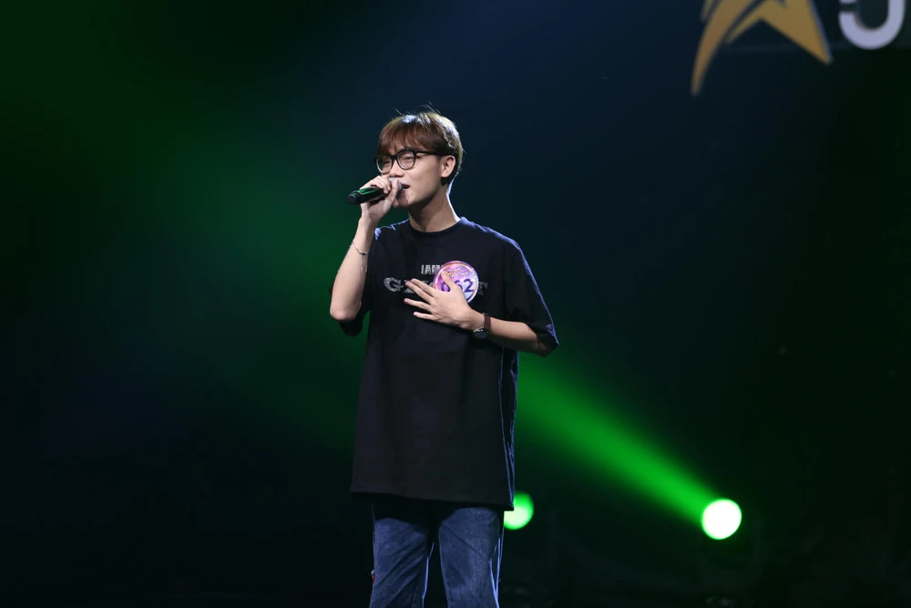 Minh Nhật thể hiện đầy tình cảm trong tập 1 Toả sáng ước mơ. Ảnh: CTCC