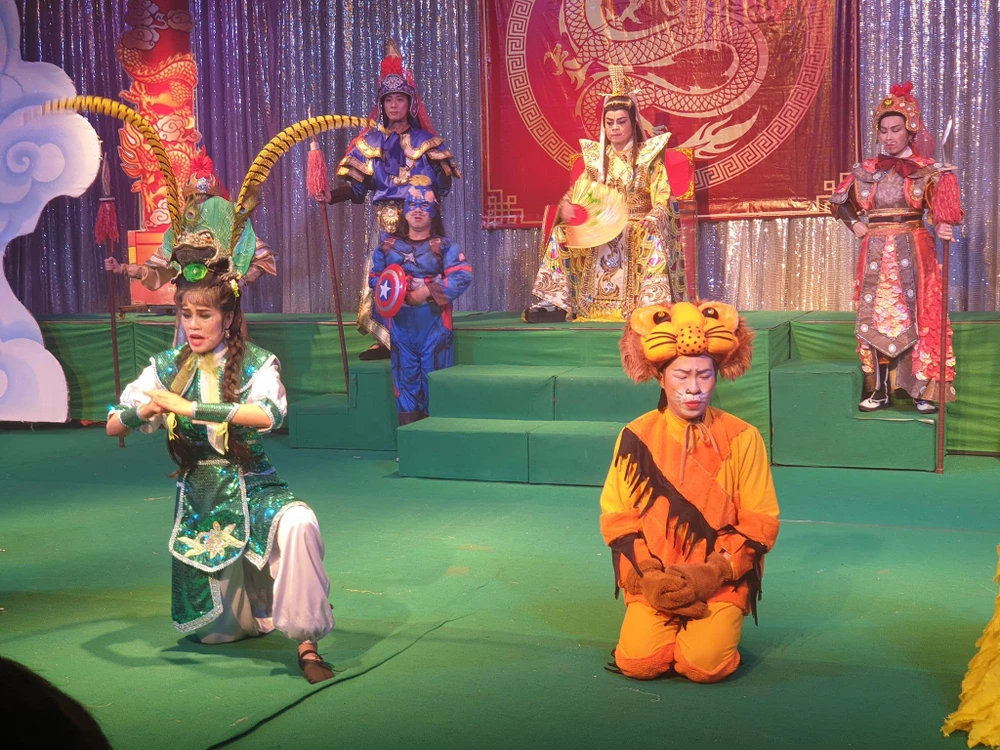 Một cảnh trong vở "Cóc kiện trời". Ảnh: HÀ NGUYỄN