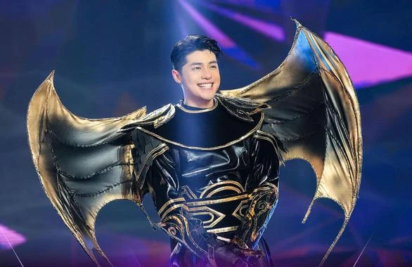 Ca sĩ Noo Phước Thịnh trong trang phục Hoàng Tử Rồng. Ảnh: CTCC