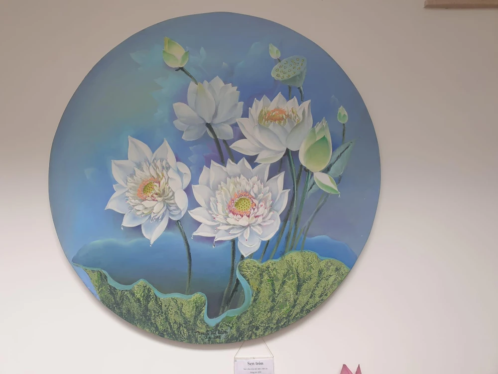 Tác phẩm "Sen tròn". Ảnh: HÀ NGUYỄN