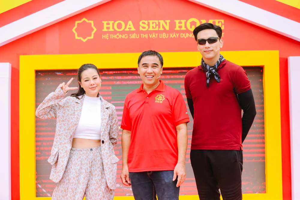 MC Quyền Linh cùng hai khách mời Nam Thư và Thuận Nguyễn. Ảnh: CTCC