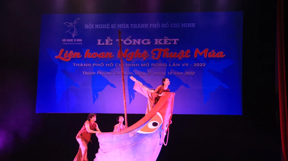 Tác phẩm “Mắt bão” của công ty Múa SCBC Việt Nam. Ảnh VÕ THƠ