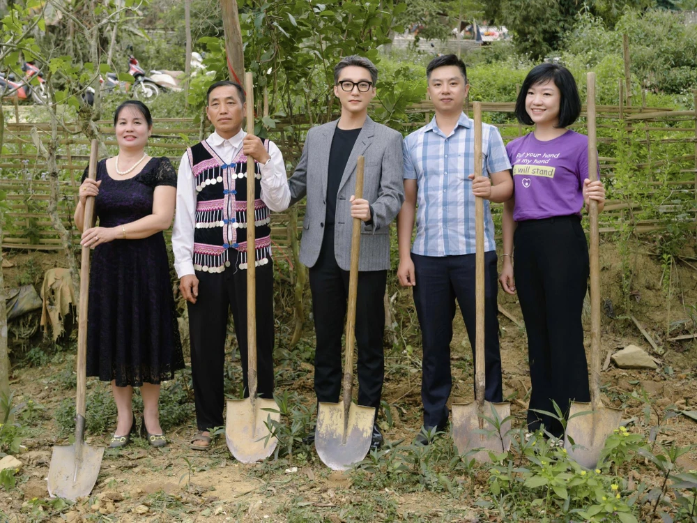 Sơn Tùng M-TP tại lễ khởi công xây dựng Trường mầm non Pú Súa. Ảnh: NSCC.