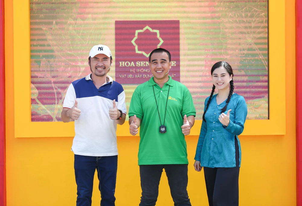 Diễn viên Tiến Luật, Lâm Vỹ Dạ cùng MC Quyền Linh. Ảnh: NSX