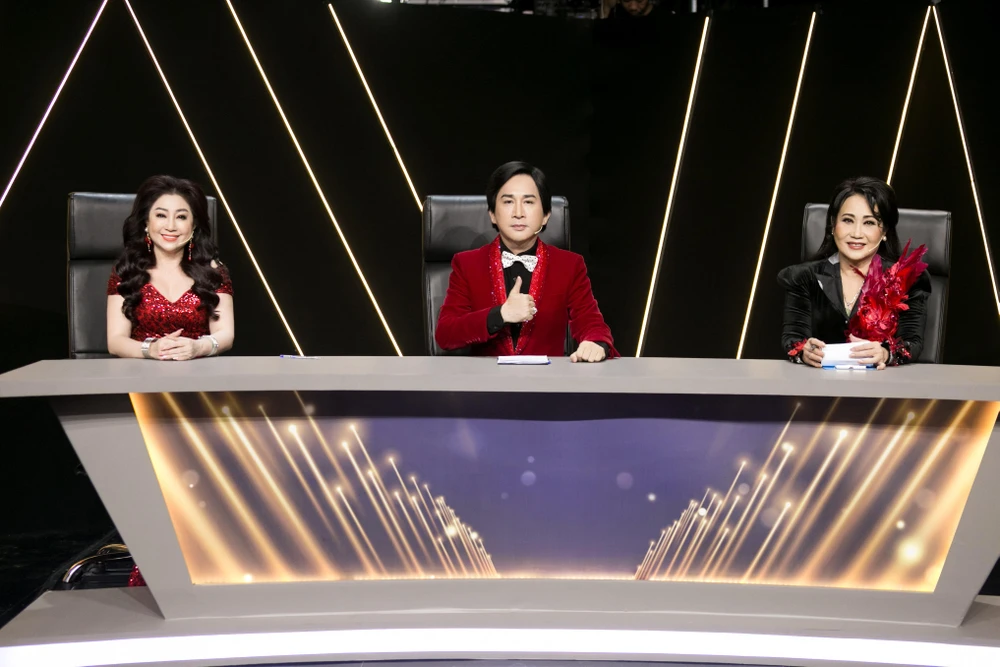 Bộ 3 giám khảo của chương trình NSƯT Thoại Mỹ, Kim Tử Long và Thanh Hằng. Ảnh: CTCC