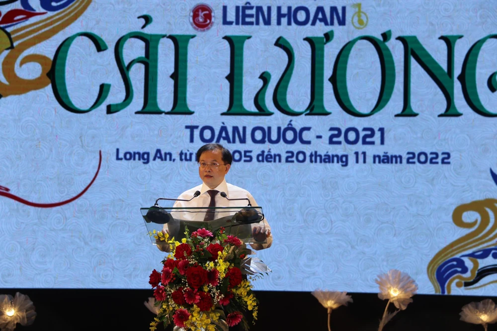 Ông Tạ Quang Đông, Thứ trưởng Bộ VH TT&amp;DL phát biểu tại lễ khai mạc. Ảnh: VĂN HÀ