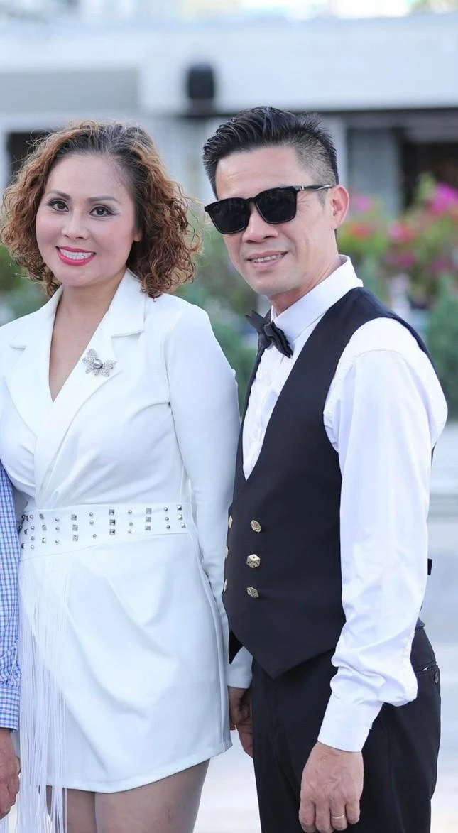 Ca sĩ Nguyệt Thu và ông xã- nghệ sĩ Tuấn Lộc. Ảnh: FBNV