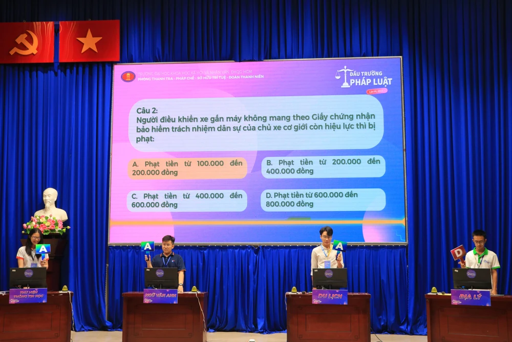 Các đội thi lần lượt trải qua năm vòng thi để lựa chọn ra đội có số điểm cao nhất. Ảnh VÕ THƠ