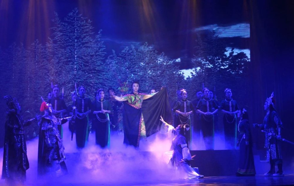 Võ Minh Lâm trong vở "Truyền thuyết chàng Sa Mộc" của Sân khấu Đại Việt đoạt HCV tại Liên hoan. Ảnh: VĂN HÀ Võ Minh Lâm trong vở "Truyền thuyết chàng Sa Mộc" của Sân khấu Đại Việt đoạt HCV tại Liên hoan. Ảnh: VĂN HÀ