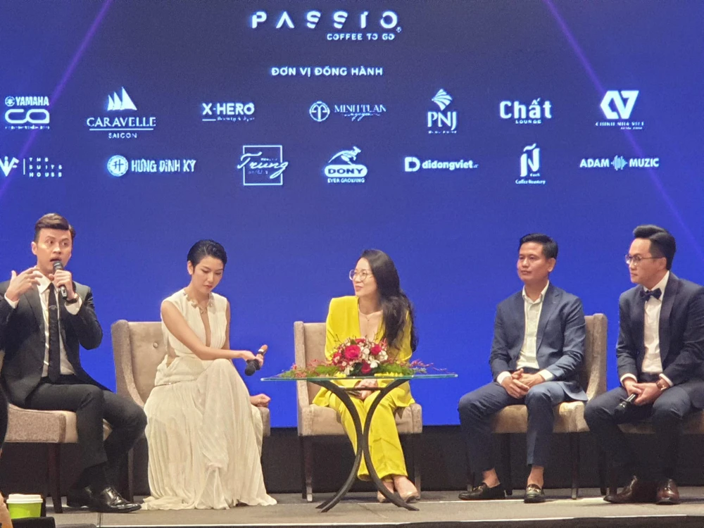 Các huấn luyện viên chia sẻ tại họp báo. Ảnh: HÀ NGUYỄN