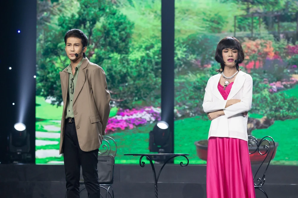 Nhật Anh Dương (phải) trong trích đoạn "Cái bóng bên chồng". Ảnh: NSX