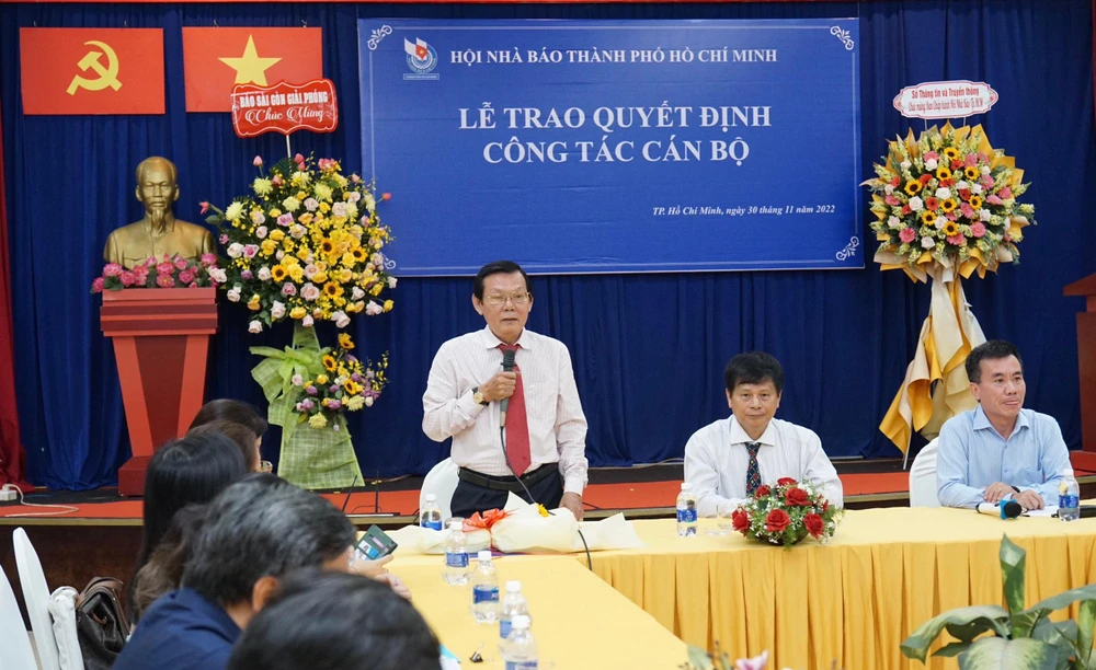 Nhà báo Nguyễn Tấn Phong chia sẻ tại buổi lễ trao quyết định. Ảnh: HÀ NGUYỄN