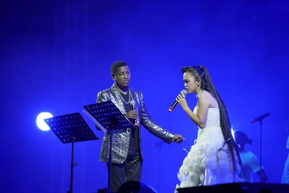 Babyface song ca cùng Ngọc Mai