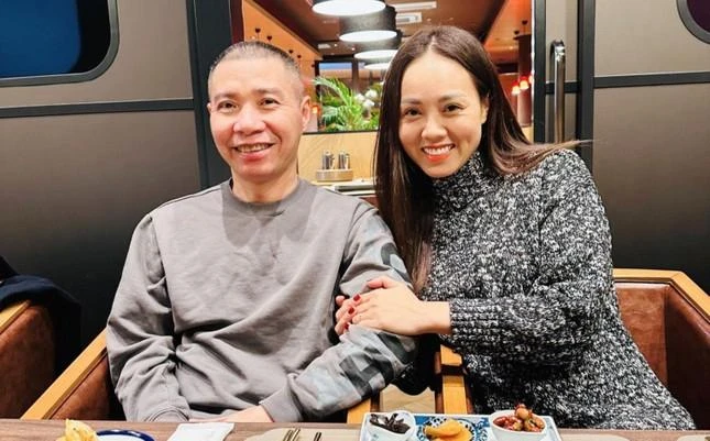 NSND Công Lý cùng bà xã trong chuyến đi Nhật Bản. Ảnh: FBNV