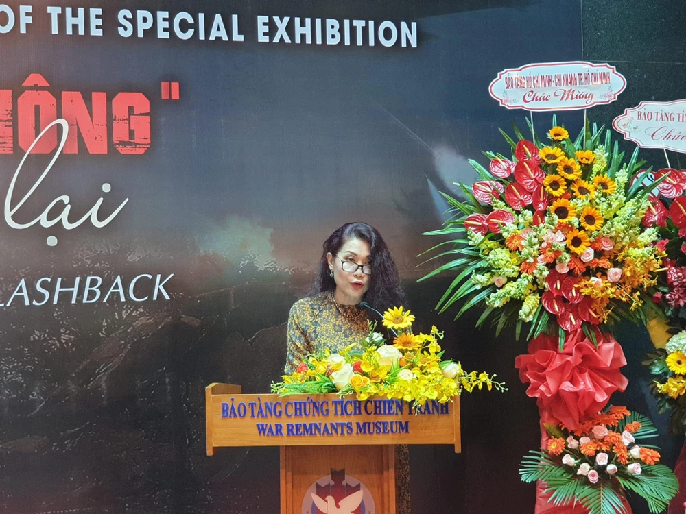 Bà Trần Xuân Thảo, Giám đốc Bảo tàng Chứng tích Chiến tranh phát biểu. Ảnh: HÀ NGUYỄN