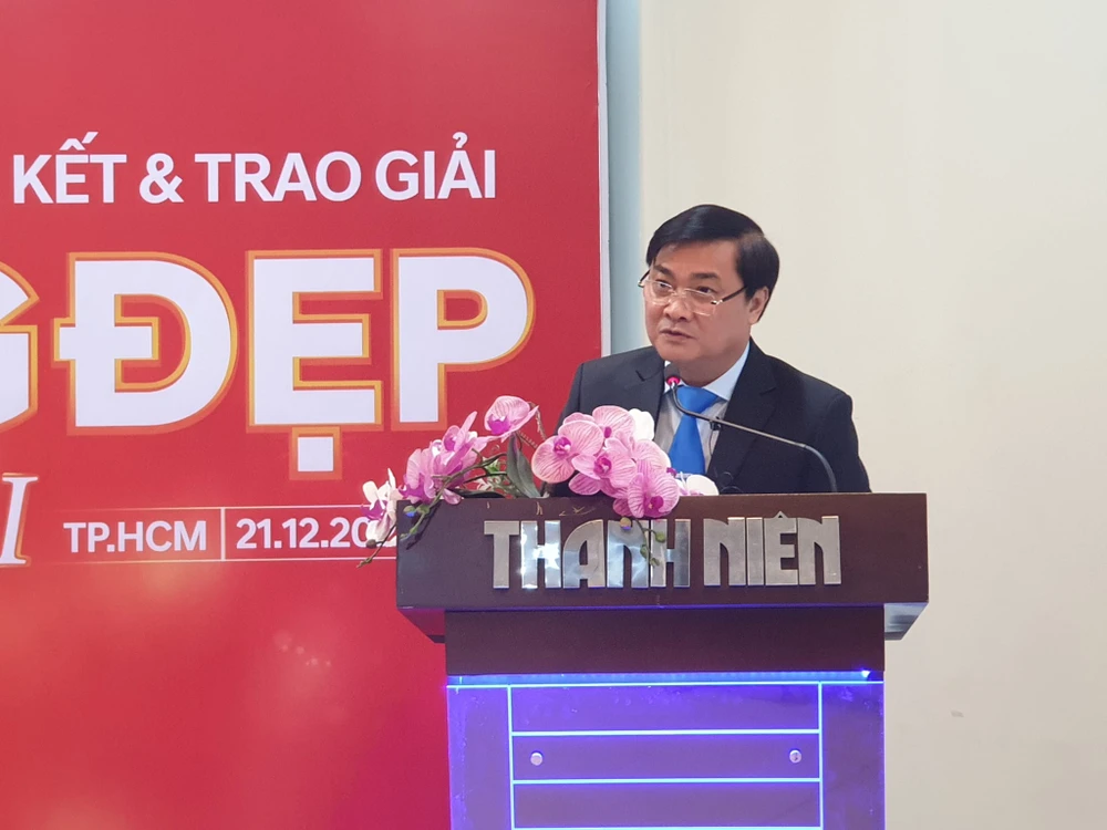 Chàng trai làm từ thiện bằng cơ thể khuyết tật khiến nhiều người thán phục tại cuộc thi viết 'Sống đẹp' ảnh 1