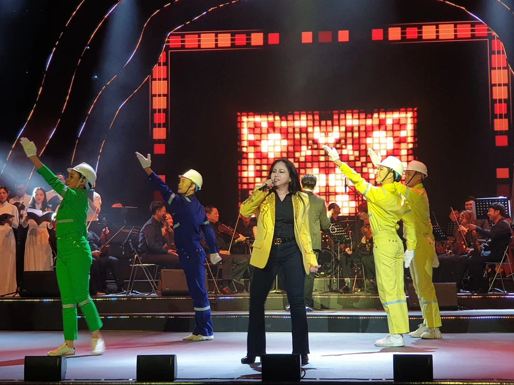 NSND Tạ Minh Tâm, ca sĩ Cẩm Vân… thăng hoa trong đêm nhạc Phạm Minh Tuấn ảnh 9