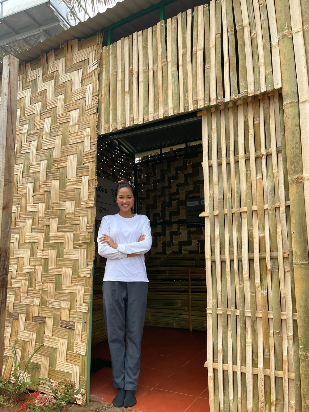 H'Hen Niê thường đăng tải những hình ảnh đời thường lên trang cá nhân. Ảnh: FBNV