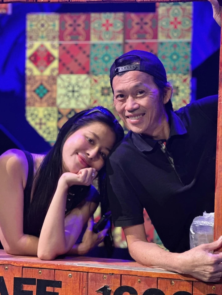 NS Hoài Linh và Nam Thư tất bật tập kịch Tết. Ảnh: NSCC NS Hoài Linh và Nam Thư tất bật tập kịch Tết. Ảnh: NSCC