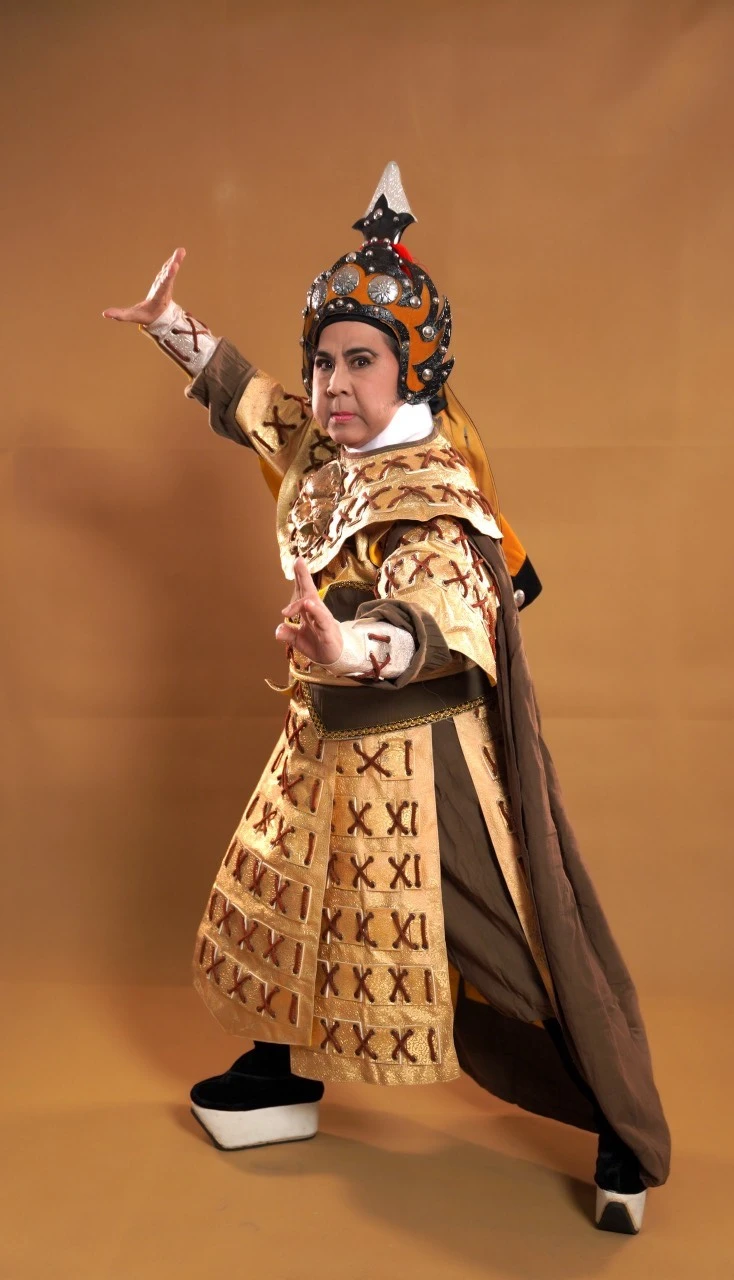 Nghệ sĩ Bạch Long thành danh từ cải lương, sau mới chuyển sang kịch nói. Ảnh: NSCC