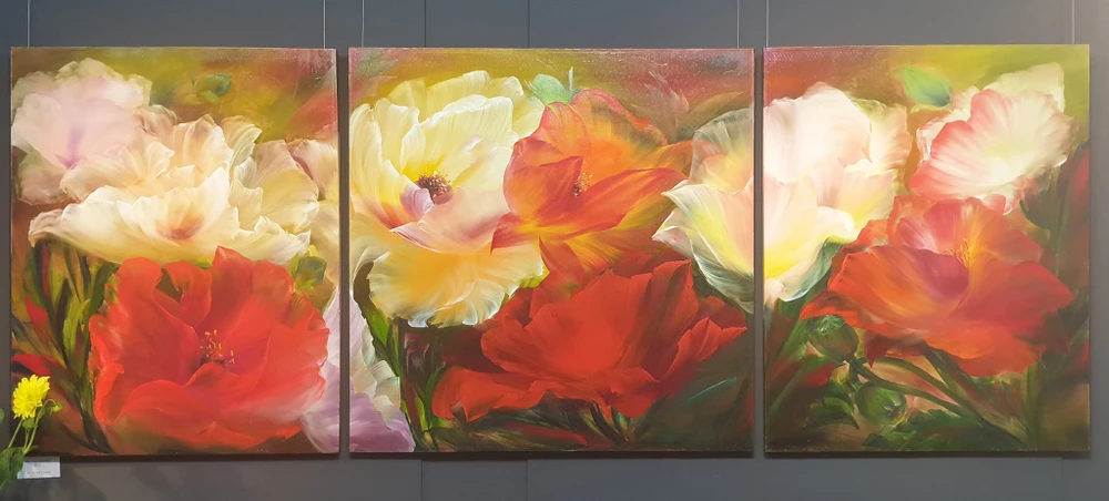 Tác phẩm "Mùa lộng lẫy" của hoạ sĩ Trần Thuỳ Linh. Ảnh: HÀ NGUYỄN