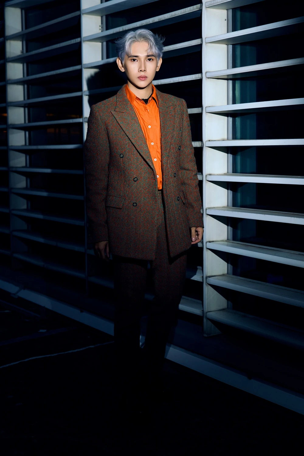 Sinh năm 1995, Lý Hạo Mạnh Quỳnh khởi nghiệp qua những sản phẩm của nhóm hài DAMtv, Huỳnh Lập. Anh cũng là thành viên nhóm "Khủng Long Tí Hon", Quán quân Cười Xuyên Việt - Tiếu Lâm Hội 2017. Ảnh: NSCC