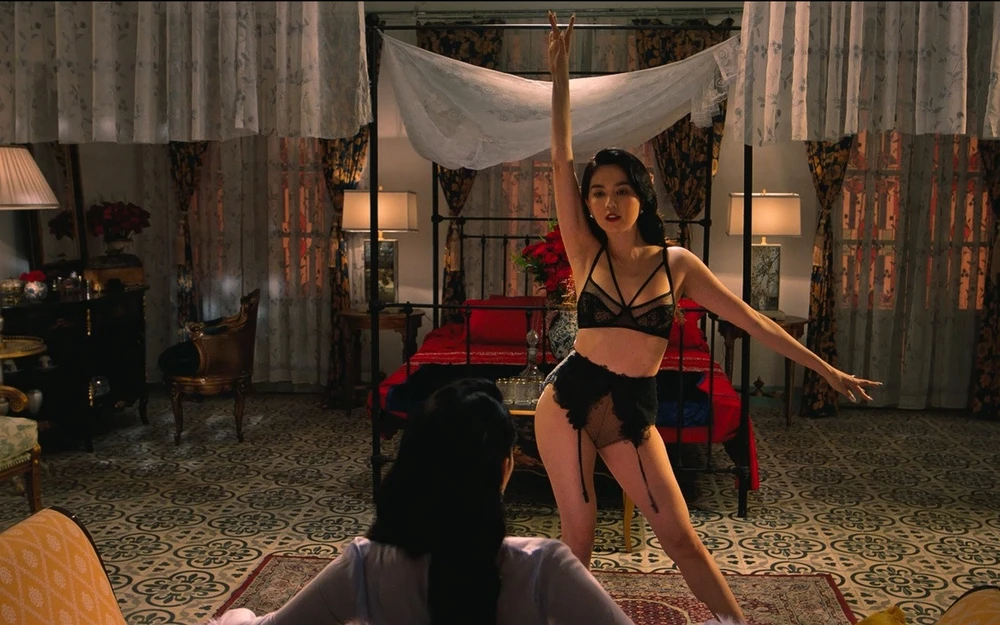 Ngọc Trinh có nhiều cảnh khỏa thân, bán nude trong phim. Ảnh: ĐPCC.