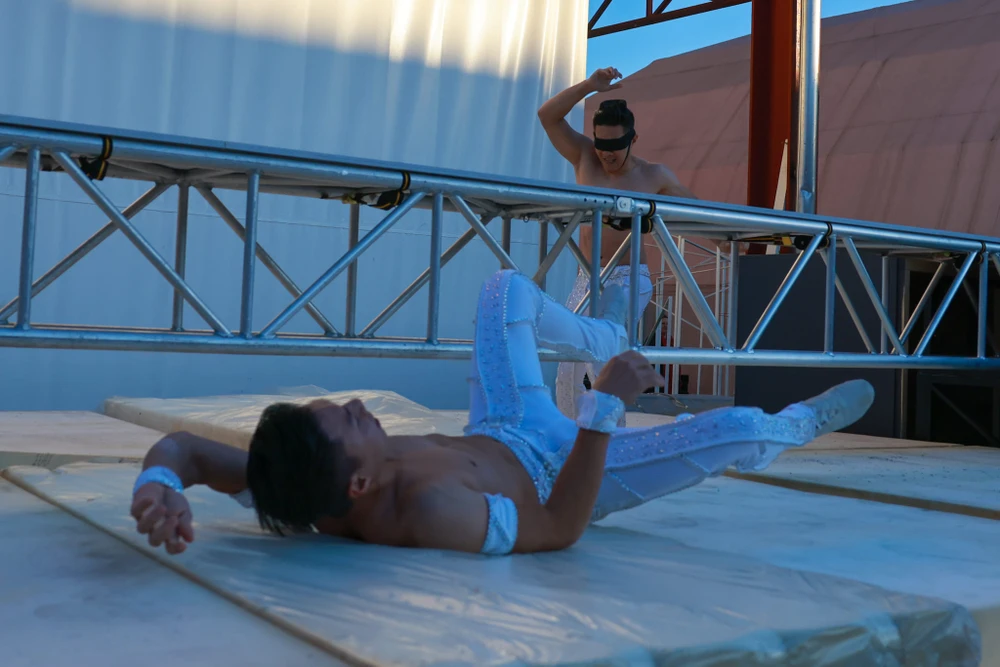 Quốc Cơ - Quốc Nghiệp liên tục gặp tai nạn trong quá trình luyện tập. Ảnh: HẢI AN.