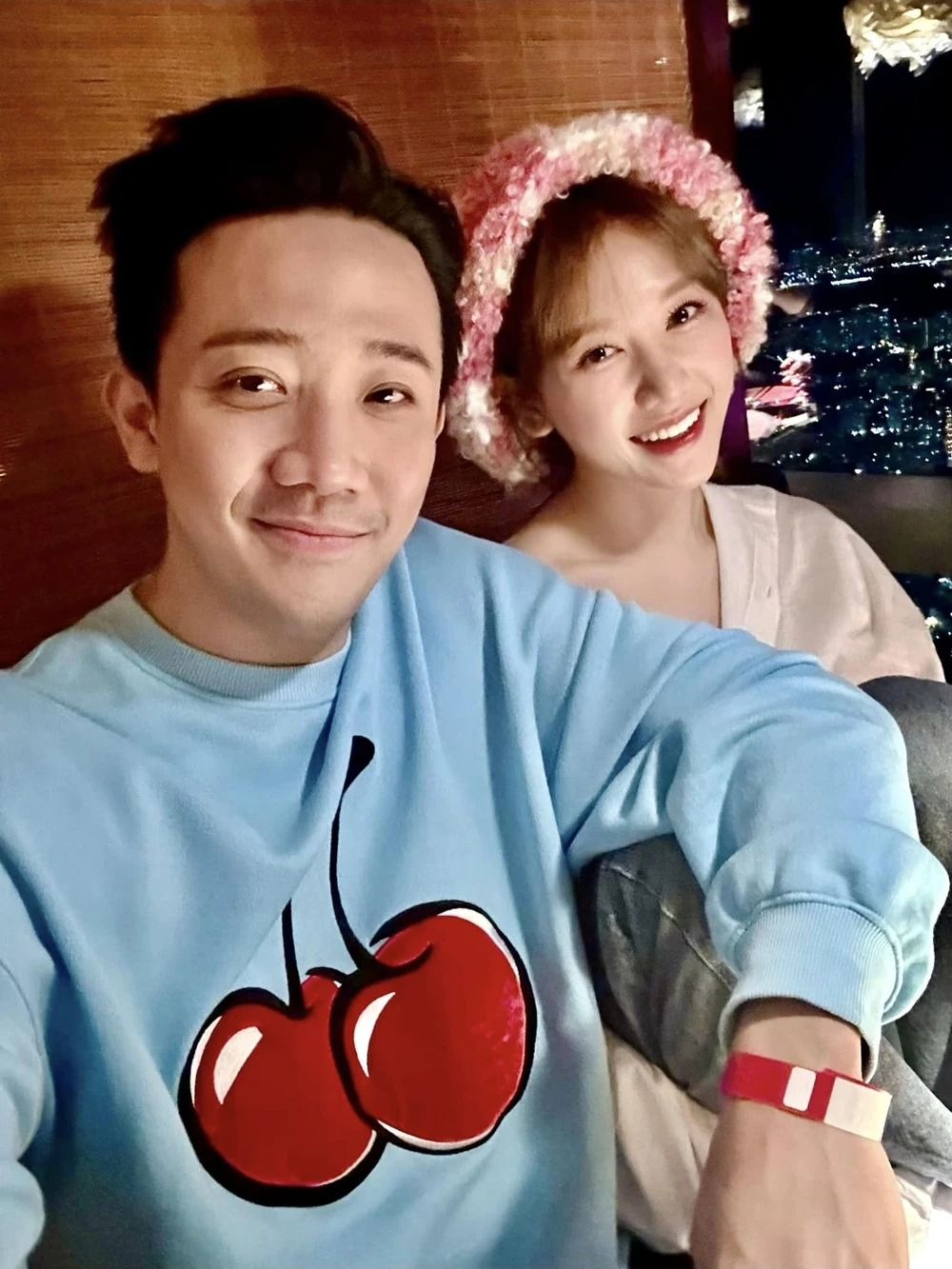 Hari Won và Trấn Thành là đôi vợ chồng đình đám của showbiz Việt. Ảnh: FBNV