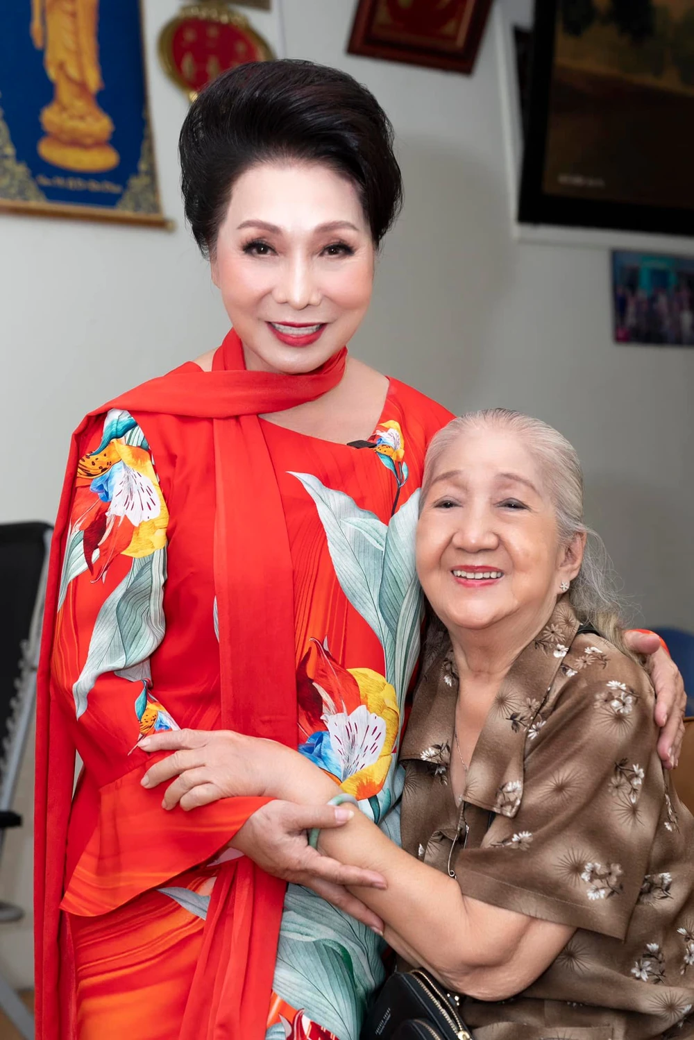 NSND Bạch Tuyết và cố nghệ sĩ Thiên Kim. Ảnh: FBNV