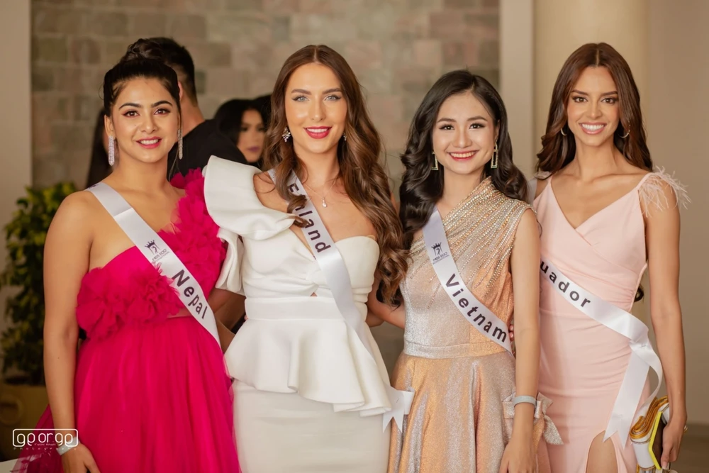 Đại diện Việt Nam cùng các thí sinh tại cuộc thi Miss Eco International 2023. Ảnh: BTC