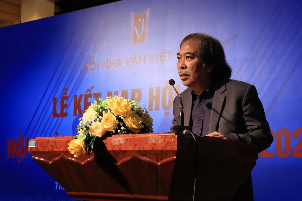 Nhà thơ Nguyễn Quang Thiều chia sẻ về các tác giả trẻ. Ảnh: HÀ NGUYỄN