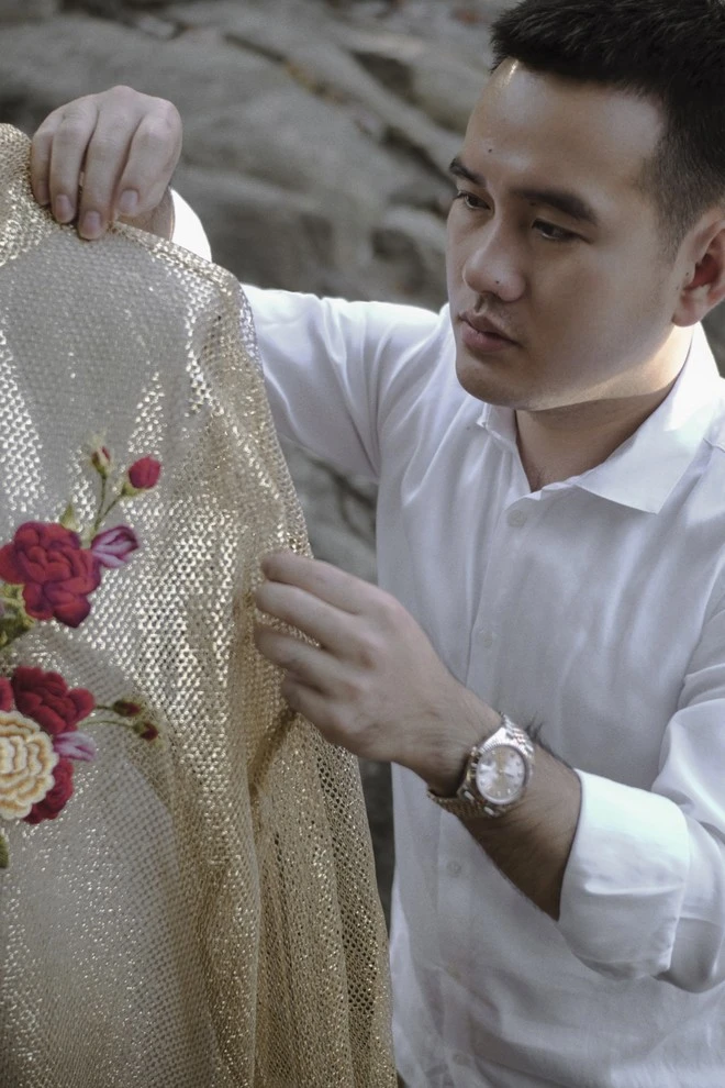 Ngoài ra, nhà thiết kế Lê Thanh Hòa cũng đồng hành với tư cách thành viên ban giám khảo.