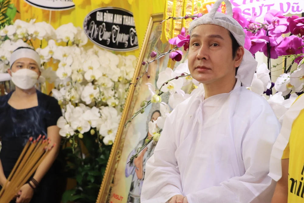 NSƯT Vũ Luân cũng cho biết NSƯT Vũ Linh luôn sẵn sàng truyền nghề cho con cháu, trong đó anh và Bình Tinh may mắn gần ông nhiều nhất và được ông truyền nghề. Ảnh: H.N