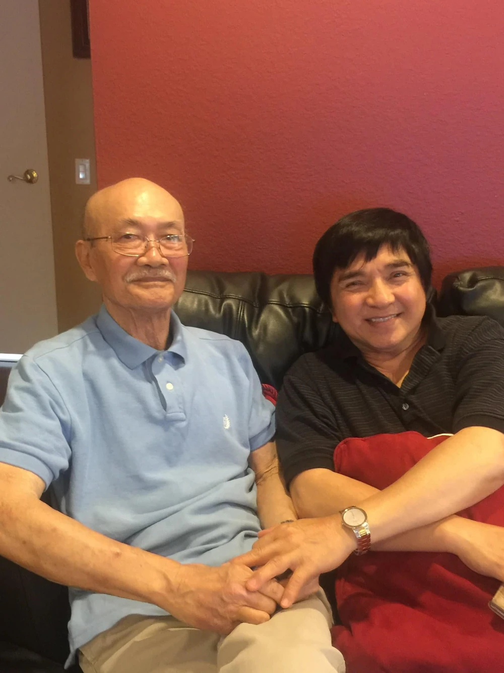 NSƯT Chí Tâm cùng người chú, người thầy đáng kính của mình. Ảnh: FBNV NSƯT Chí Tâm cùng người chú, người thầy đáng kính của mình. Ảnh: FBNV