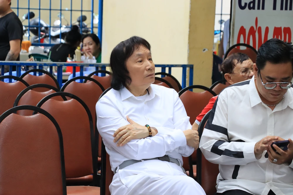 NSND Minh Vương có mặt từ sớm tại lễ tưởng niệm NSND Diệp Lang