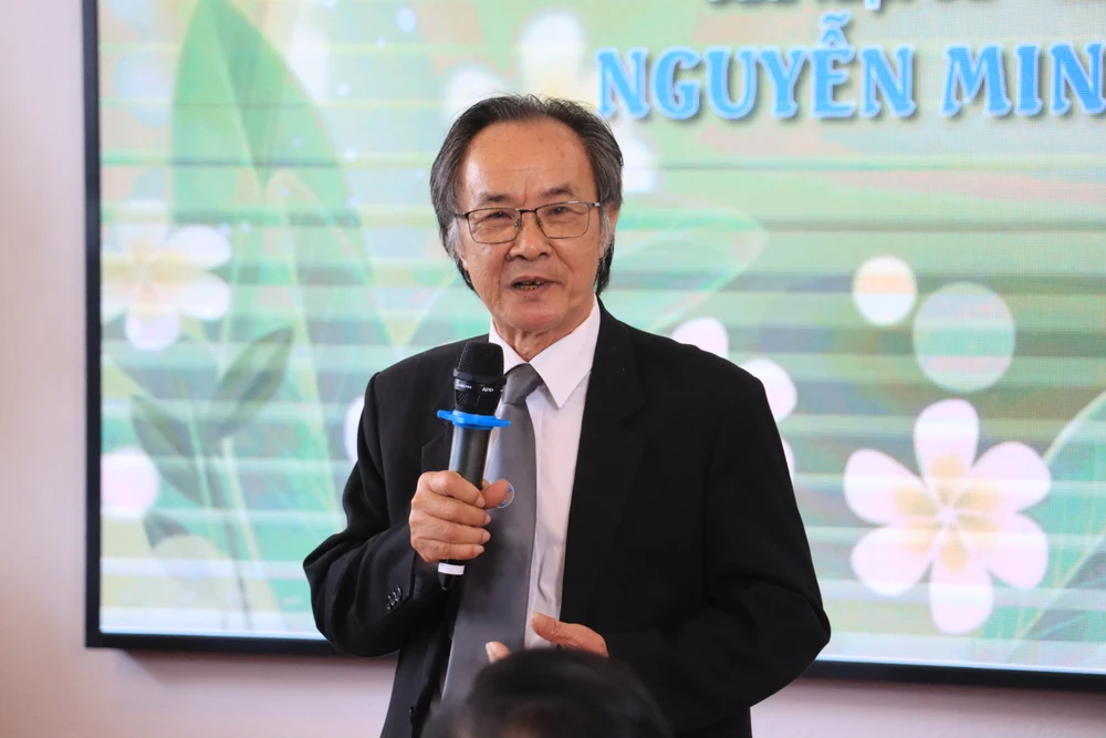 Luật sư, nhà thơ Nguyễn Minh Tâm buổi ra mắt sách. Ảnh: H.N