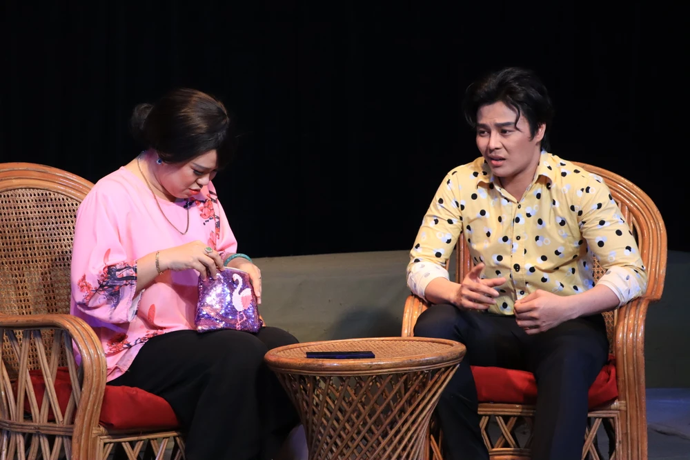 Võ Minh Lâm vào vai Tùng làm nghề nhạc công.