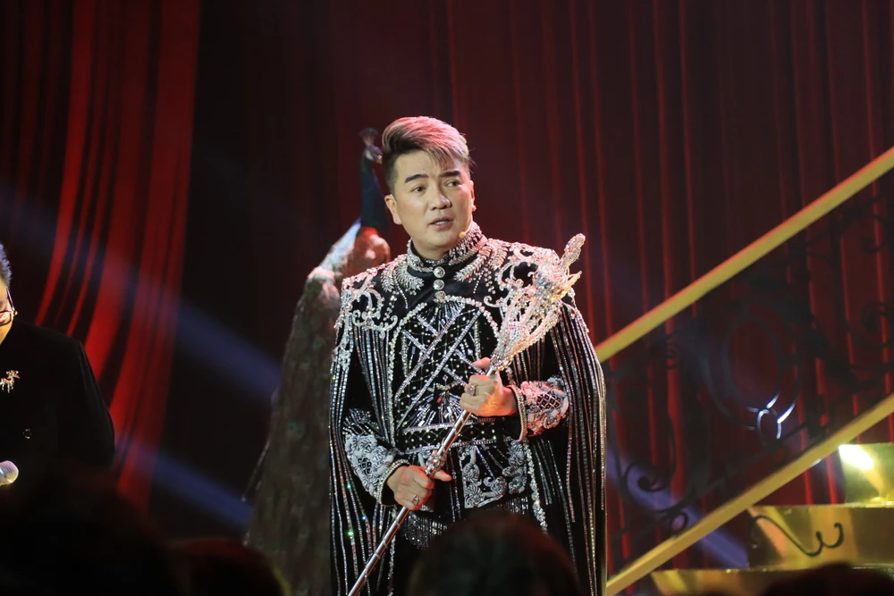 Đàm Vĩnh Hưng tại buổi họp báo công bố dự án điện ảnh về bản thân. Ảnh: HÀ NGUYỄN