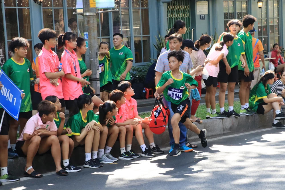 Ngày hội thu hút người tham gia từ nhiều độ tuổi khác nhau. Ảnh: H.N