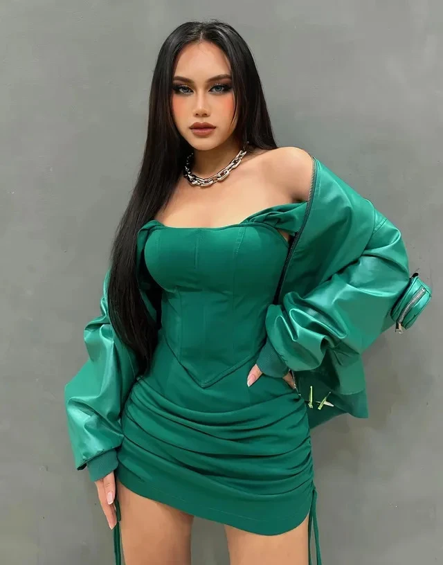 Ca sĩ Sofia bị body shaming khi đang biểu diễn tại Hà Nội. Ảnh: FBNV