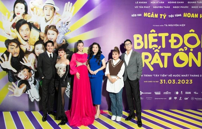 Dàn diễn viên trong Biệt đội bất ổn trên thảm đỏ ra mắt phim. Ảnh: NSX Dàn diễn viên trong Biệt đội bất ổn trên thảm đỏ ra mắt phim. Ảnh: NSX