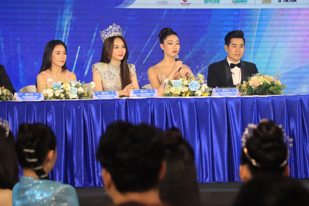 Hoa hậu Lương Thùy Linh chia sẻ tại họp báo. Ảnh: H.N