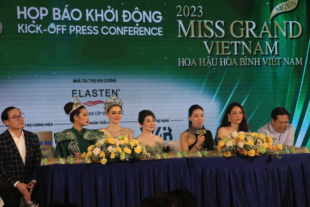Bà Phạm Kim Dung, Chủ tịch Miss Grand Vietnam 2023 chia sẻ tại chương trình.