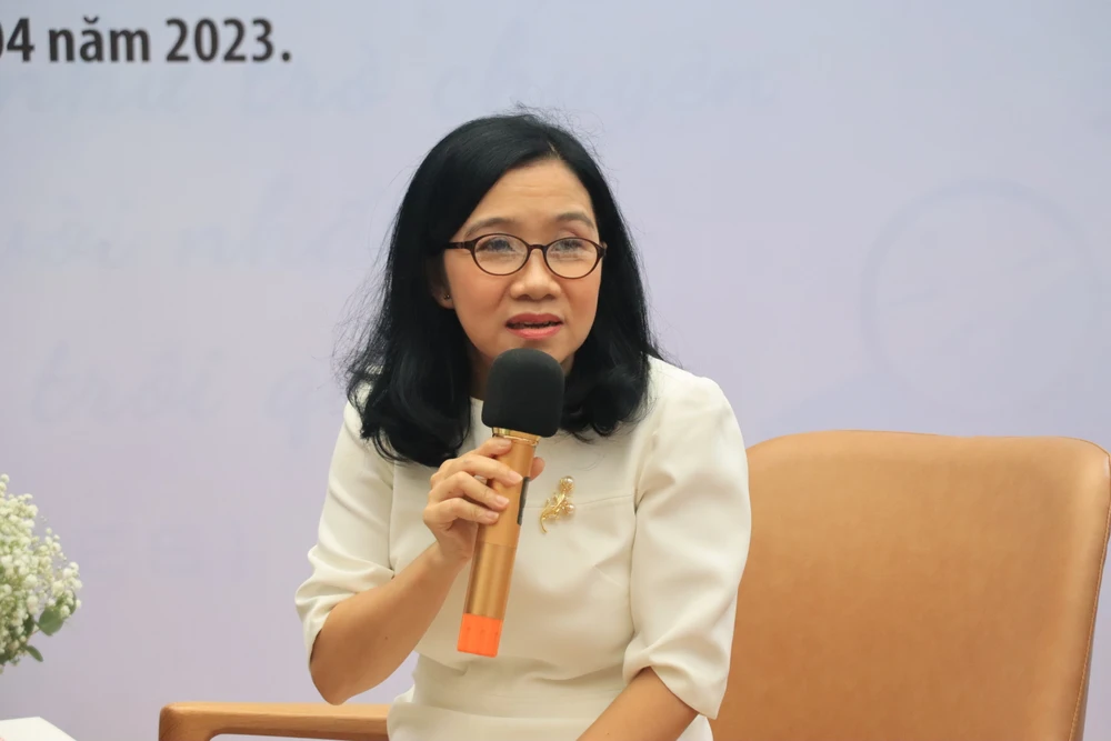 Nhà báo Ngọc Lan cho rằng tác giả Hữu Thiện là "người chép sử về dịch COVID".