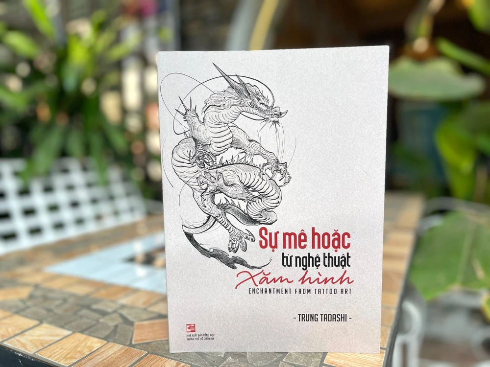Tác phẩm "Sự mê hoặc từ nghệ thuật xăm hình" (Enchantment from tattoo Art) Tác phẩm "Sự mê hoặc từ nghệ thuật xăm hình" (Enchantment from tattoo Art)