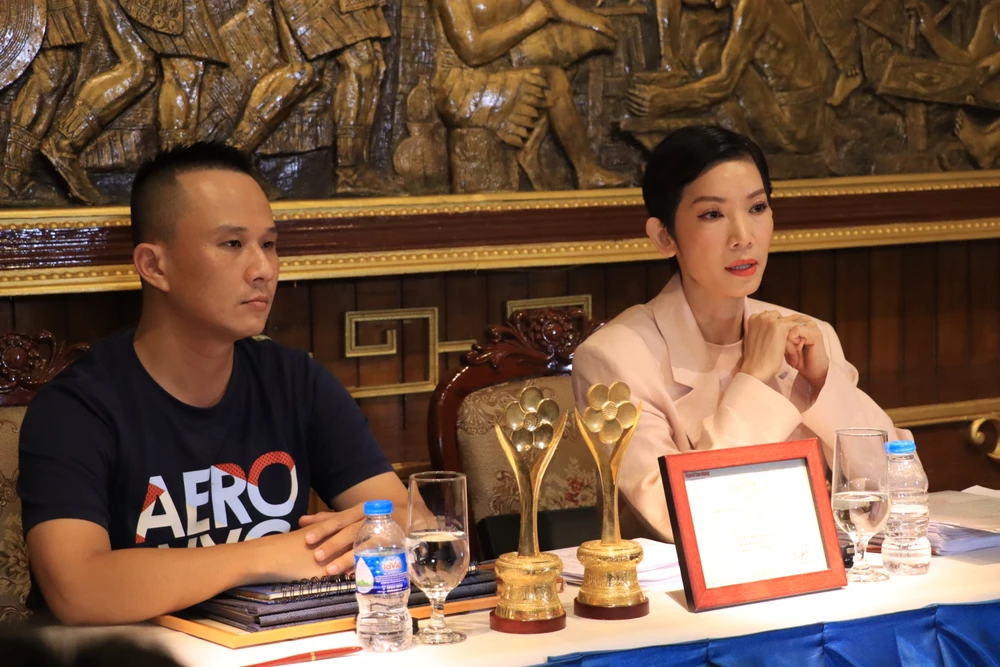 Siêu mẫu Xuân Lan và anh Huỳnh Minh Triết tại buổi gặp gỡ báo chí. Ảnh: H.K