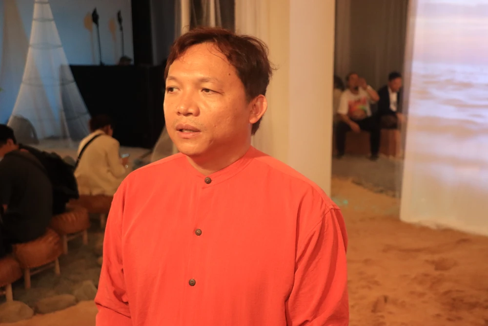 Đạo diễn Tuấn Lê