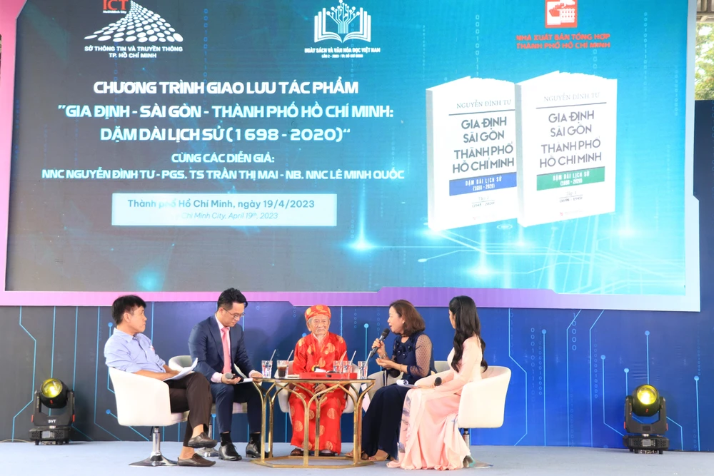 Các diễn giả giao lưu tại chương trình.